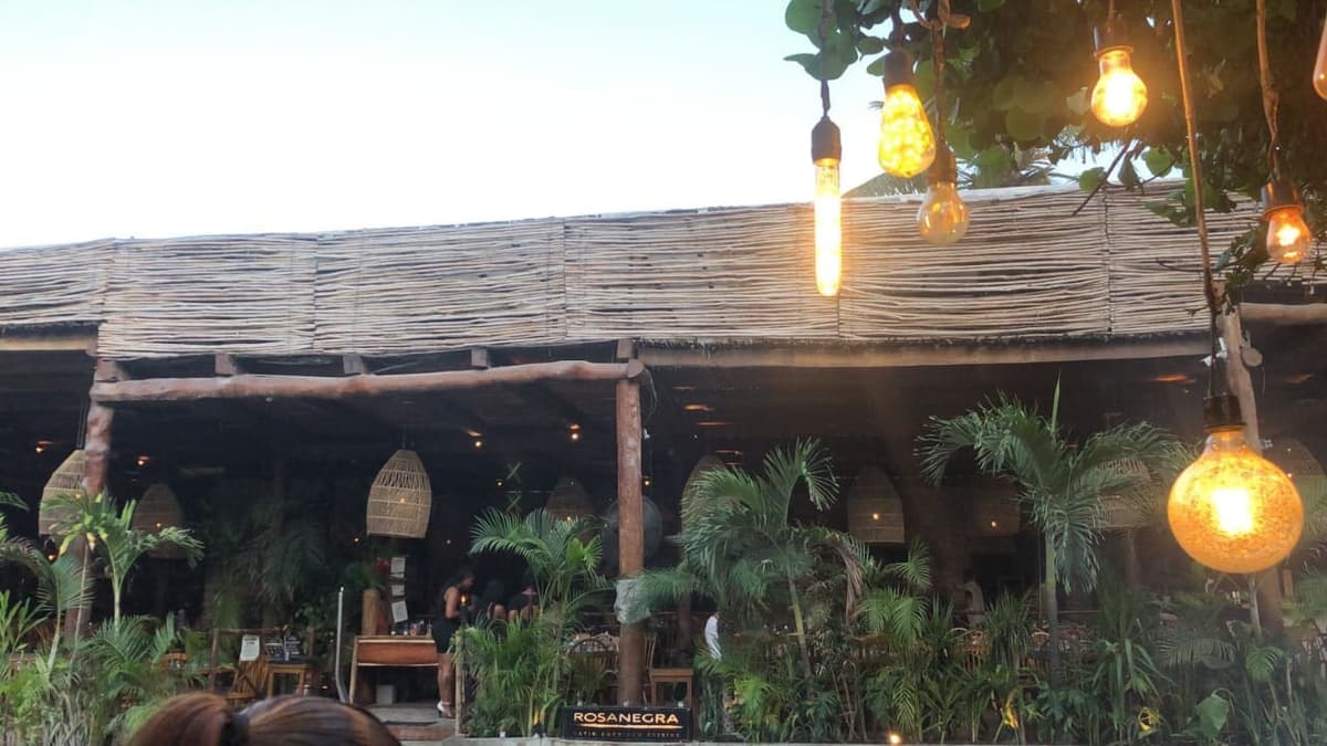 Reabren bar Rosa Negra, horas después de sufrir ataque