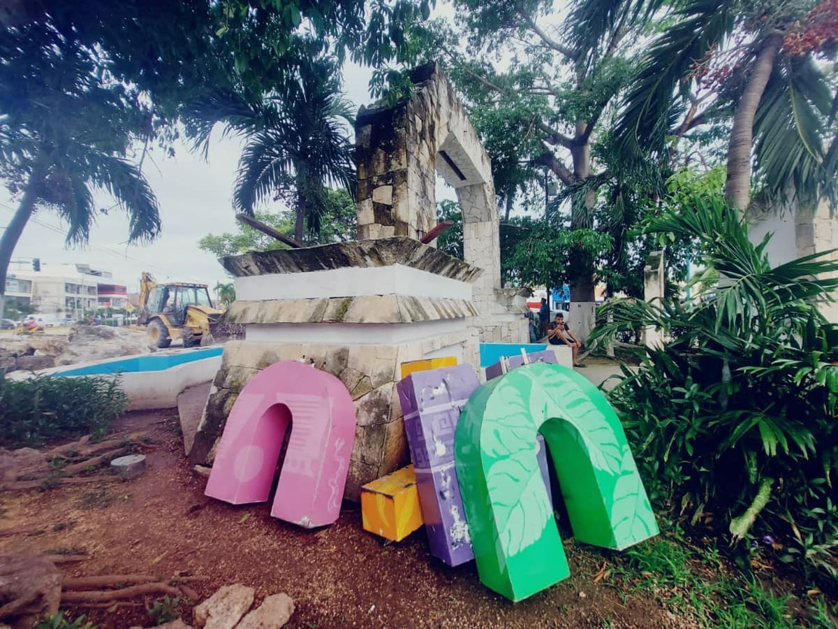 Renuevan letras de parador turístico de Tulum