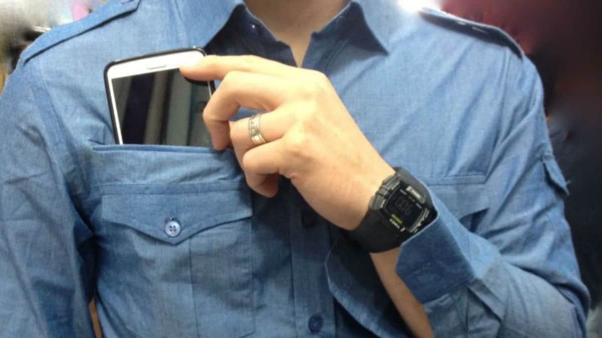 Crean camisa con tecnología para cargar tu Smartphone