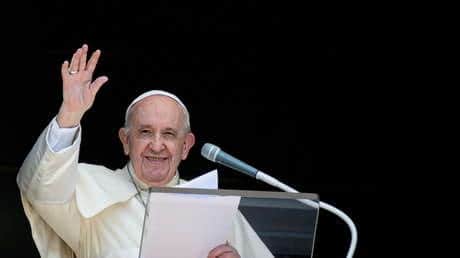 ¡ES ENCANTADOR! Papa Francisco reparte 15 mil helados a prisioneros por caluroso verano