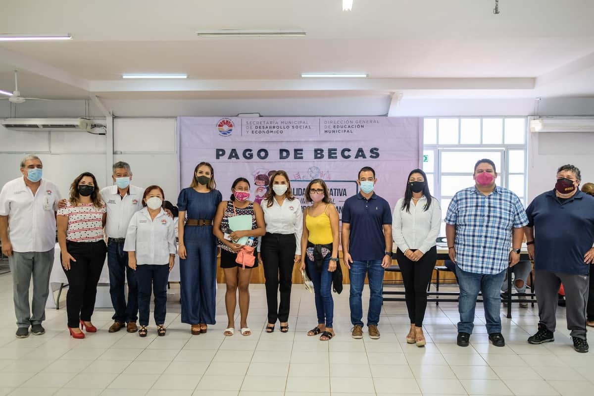 Con becas se impulsa el bienestar social de estudiantes de primarias en Cancún