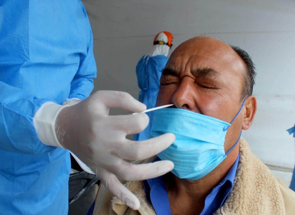 En Quintana Roo disminuyen casos y muertes por COVID-19 en un día