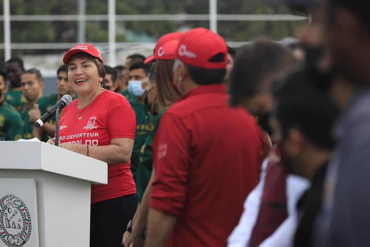 Cumple Laura Beristain a habitantes de la Colosio con rehabilitación de la unidad deportiva