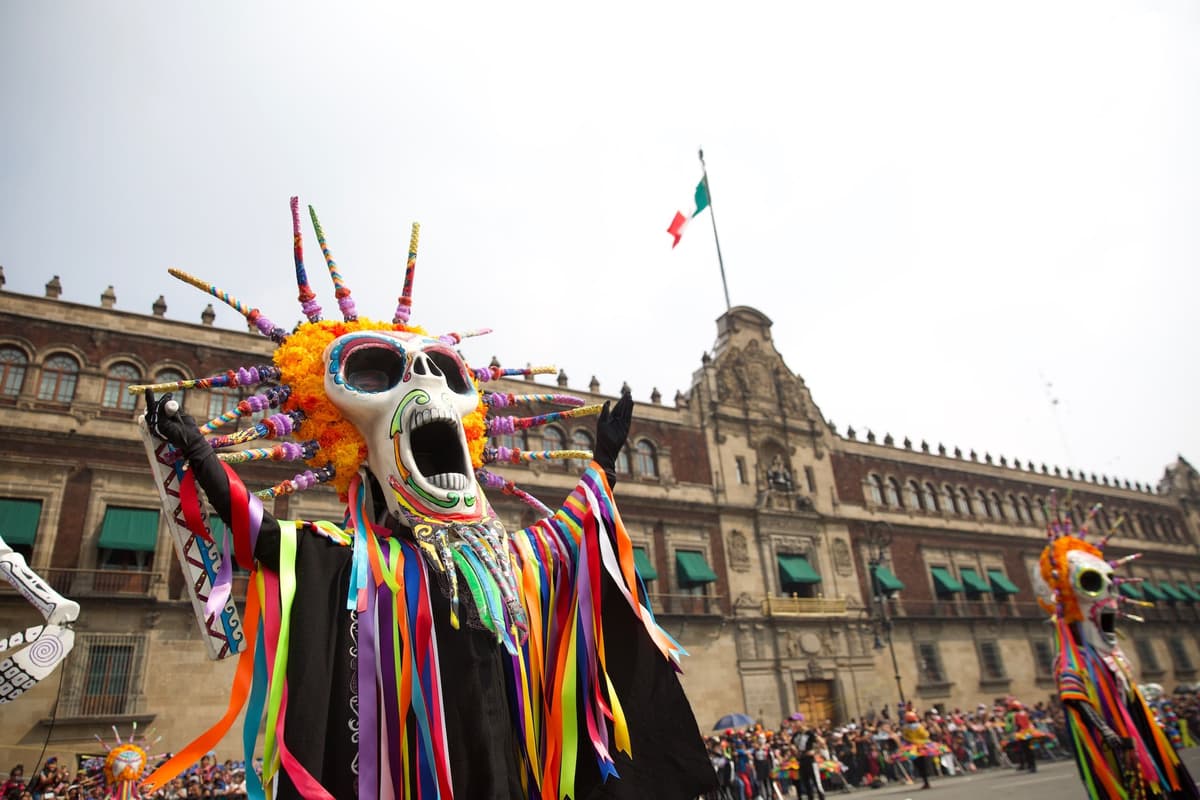 Mil policías vigilarán Desfile Internacional del Día de Muertos en CDMX