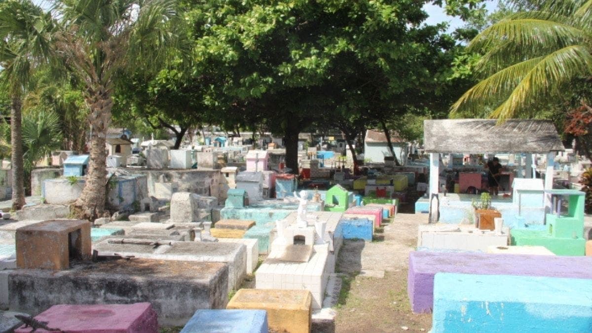 Esperan llegada de mil personas por día a los panteones de Cancún