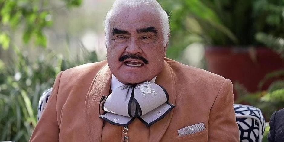Vicente Fernández ya salió del área de terapia intensiva