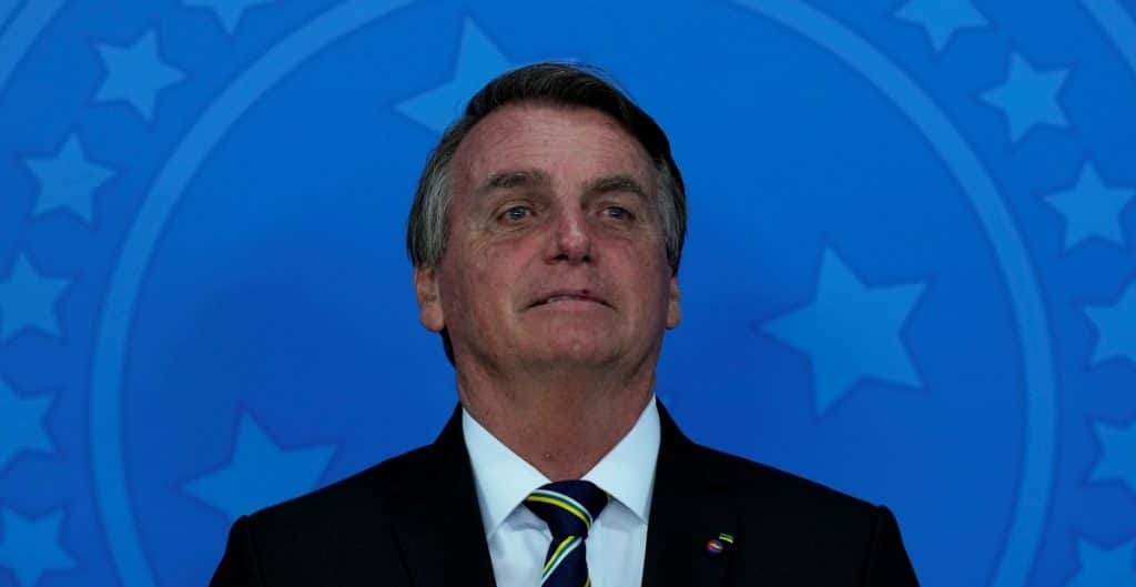 Facebook elimina un video de Bolsonaro por desinformar al vincular la vacuna contra Covid-19 con el SIDA
