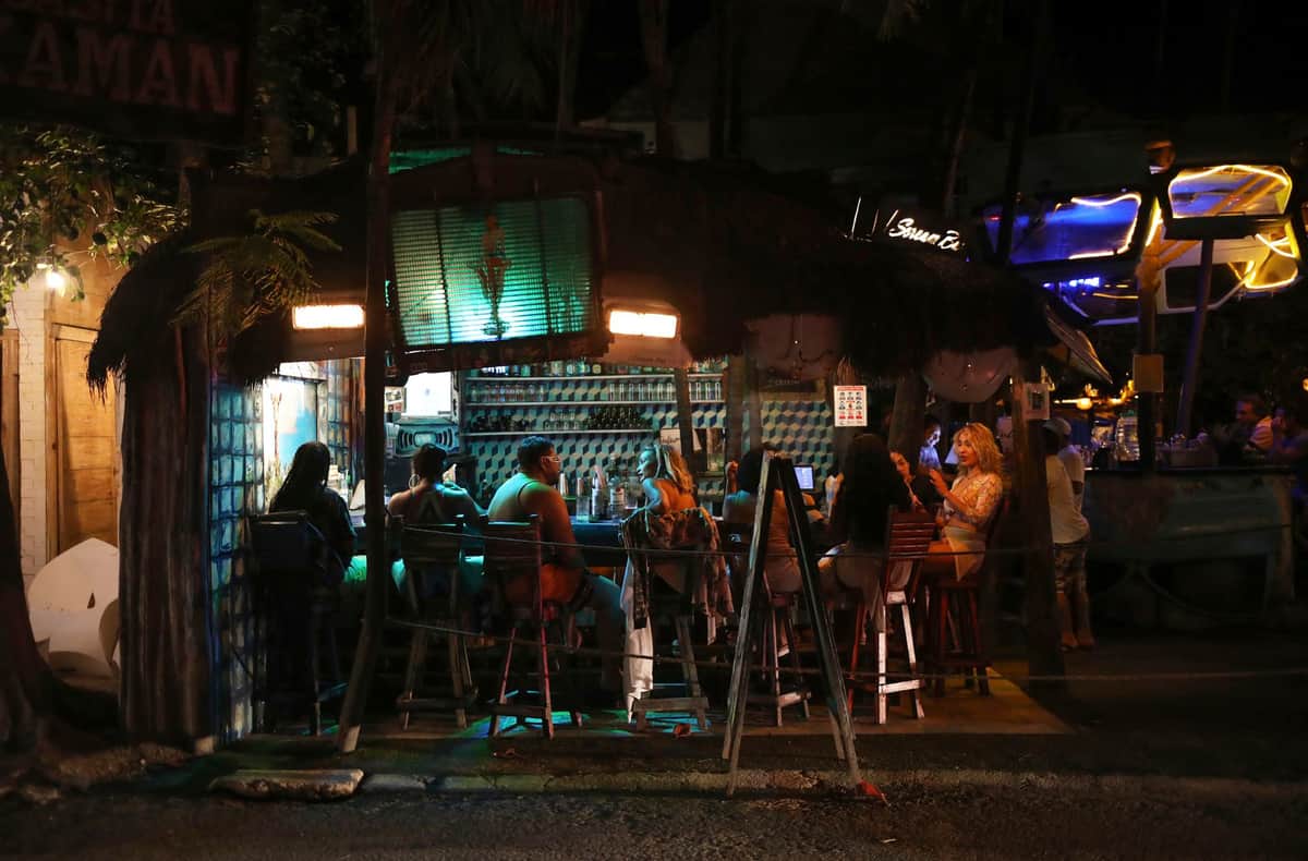 Enfrentamiento a tiros en Tulum: una alemana y una india mueren tras balazos en un bar