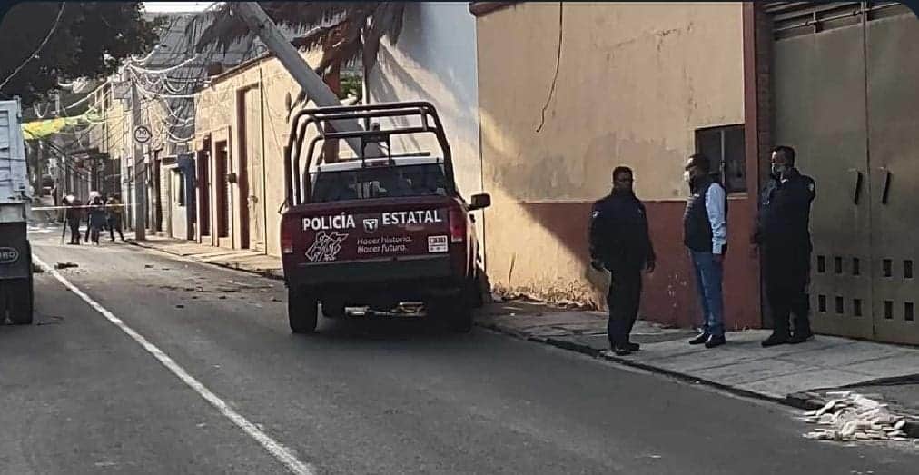 Video: Policía se queda dormido y choca patrulla causando explosión