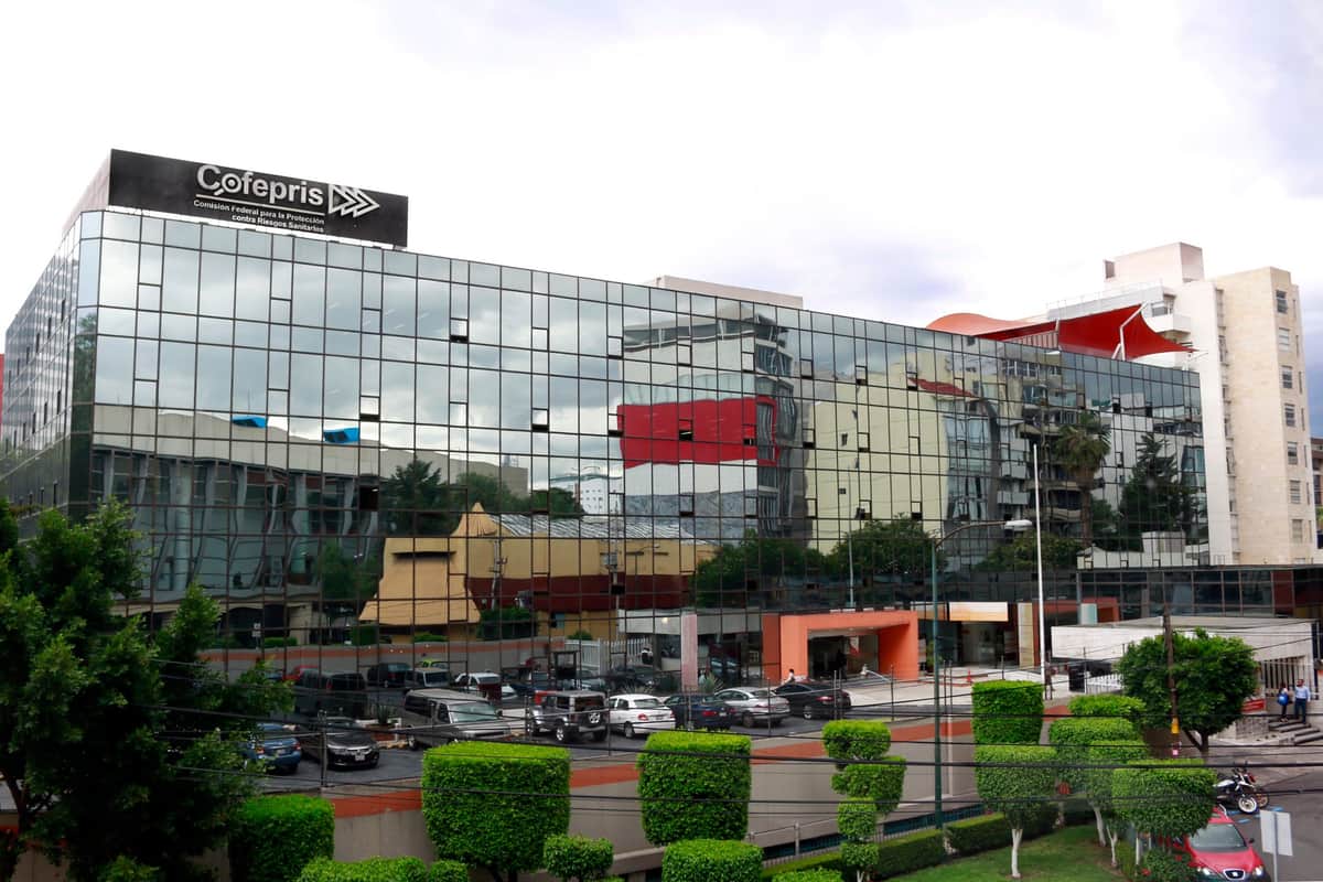 Investigación de la DEA revela presunta red de corrupción en la Cofepris
