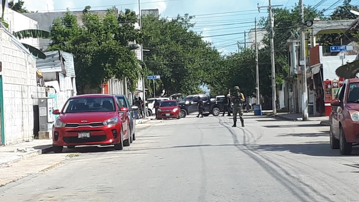 'Sitian' calle de la Colosio de Playa del Carmen por el cateo de una vivienda