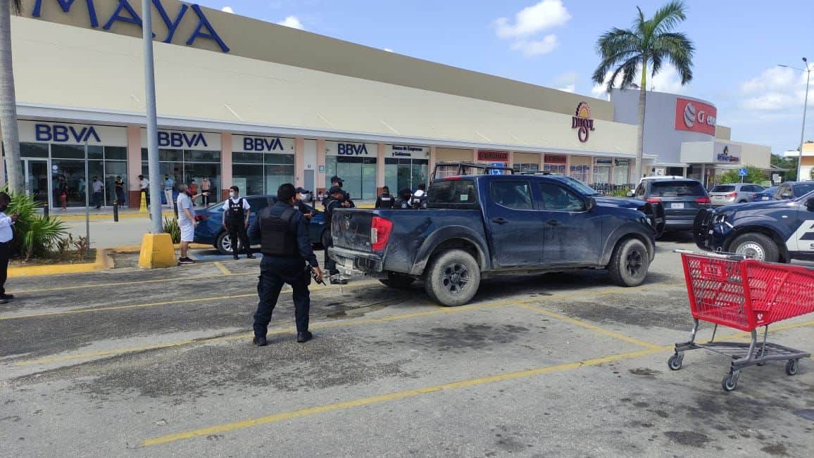 Capturan a dos sujetos armados tras robar 200 mil pesos en Playa del Carmen