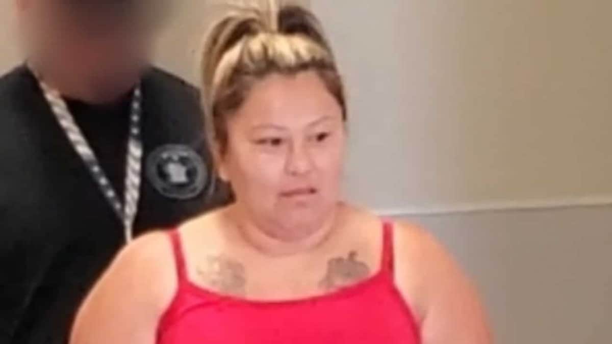 Mujer recibe 100 millones de pesos por la muerte de un hijo, compró armas para su otro hijo