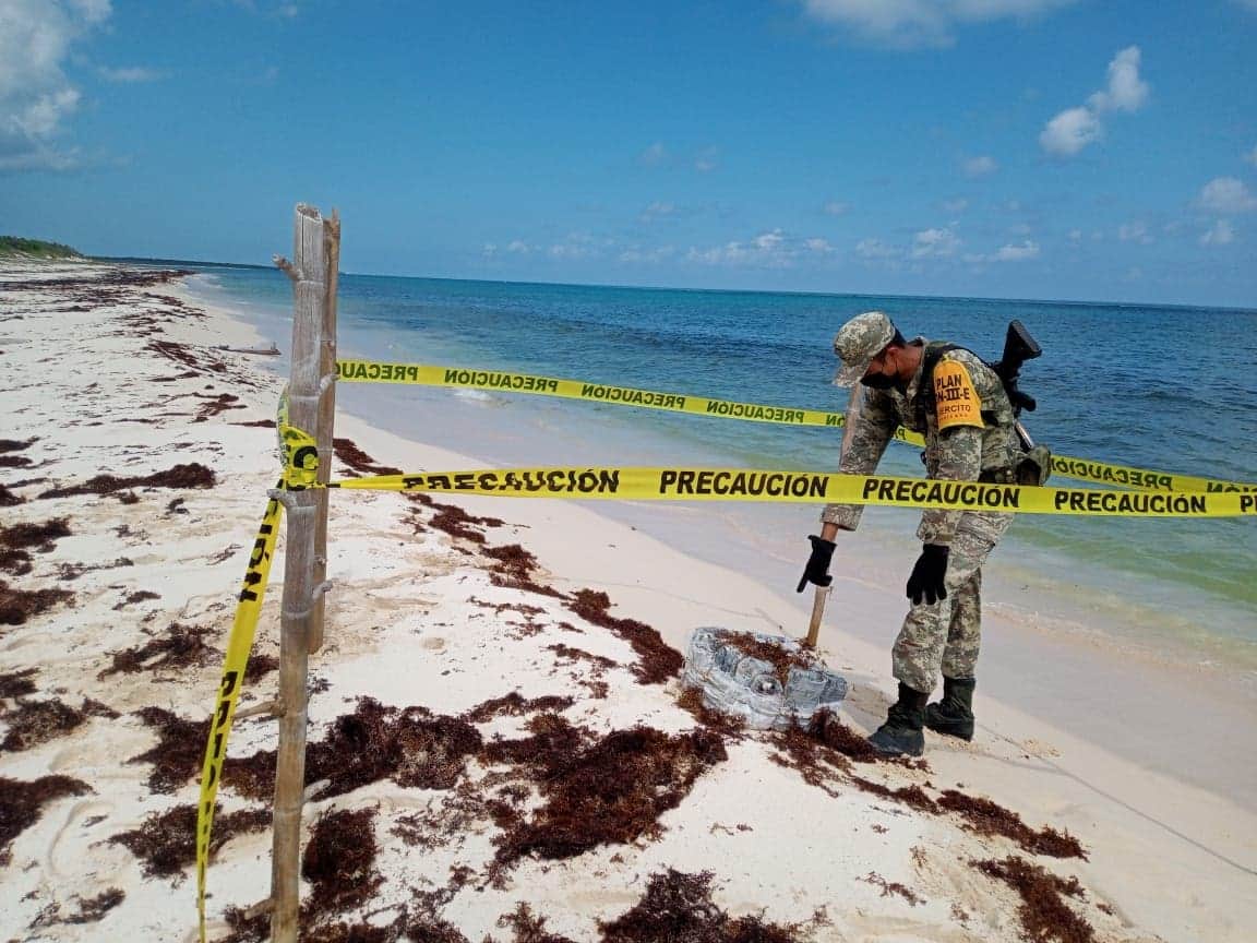 Nuevo recale en Cozumel; hallan 28 paquetes con droga