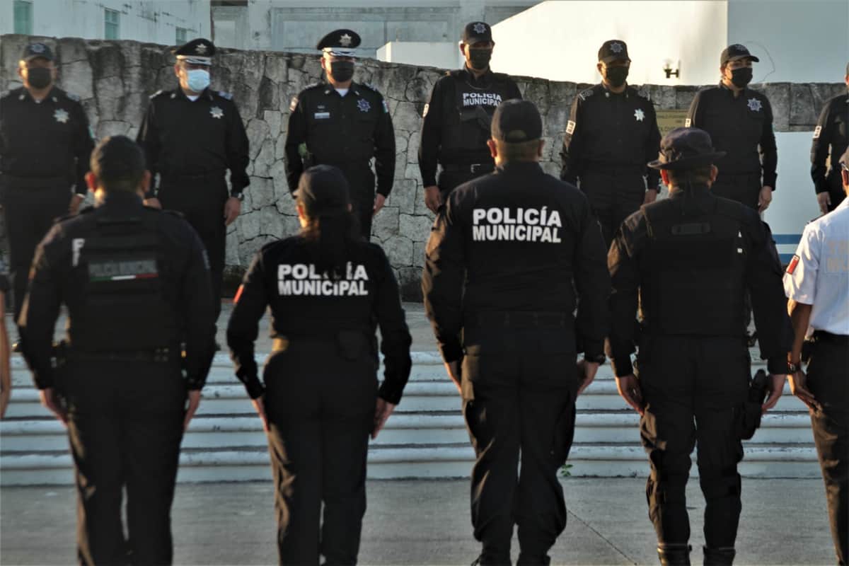 Despiden como héroe a policía asesinado en Playa del Carmen