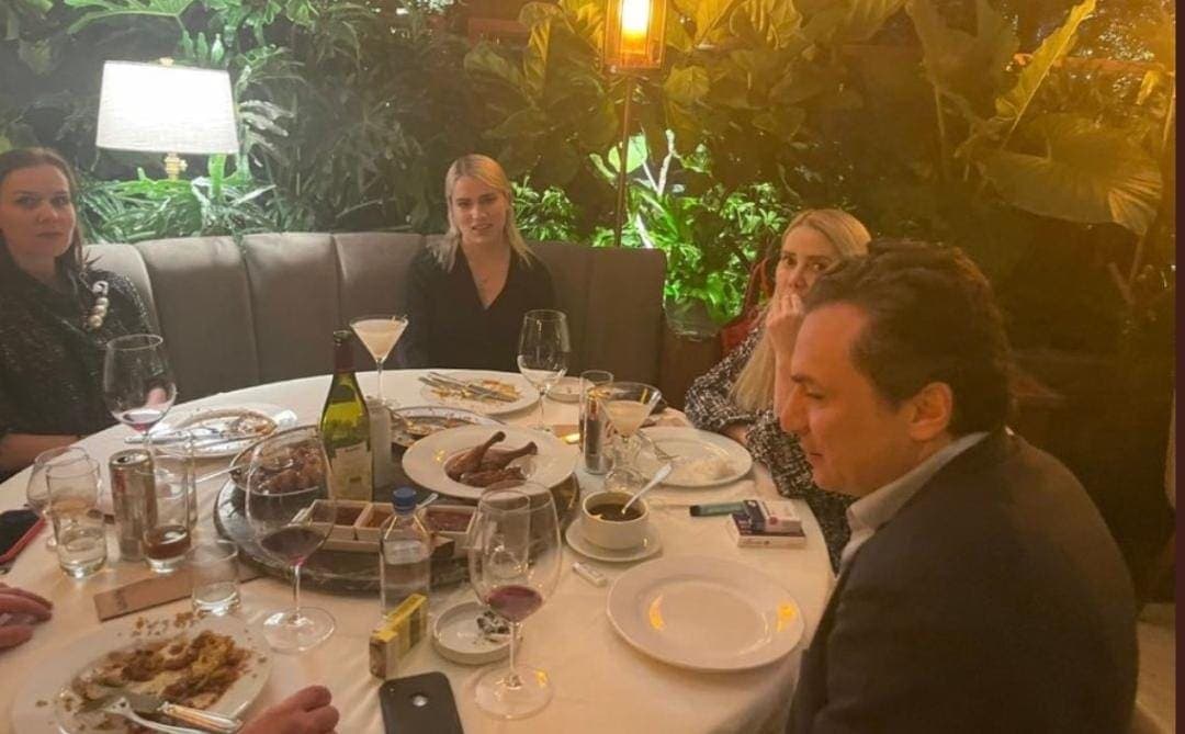 Captan a Emilio Lozoya comiendo en lujoso restaurante en Cdmx