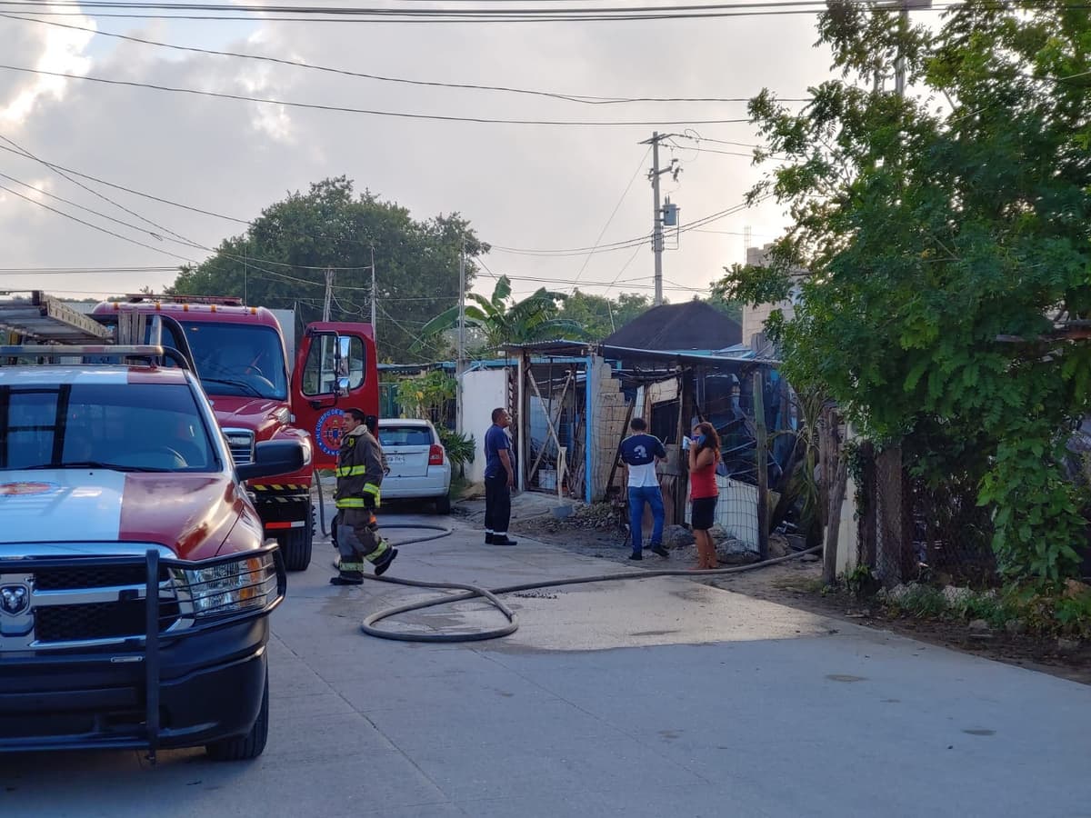 Arden dos palapas en la Supermanzana 234 de Cancún; hay un hospitalizado