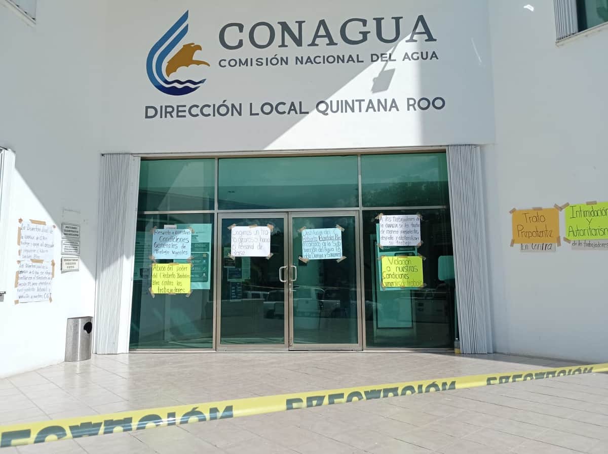 Segundo día de protestas en oficinas de Conagua en Chetumal