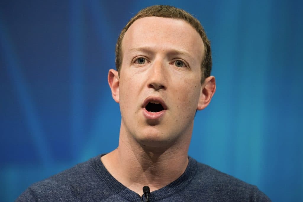 Zuckerberg pierde casi 6 mil mdd por la caída de Facebook y pide “perdón por la interrupción de hoy”