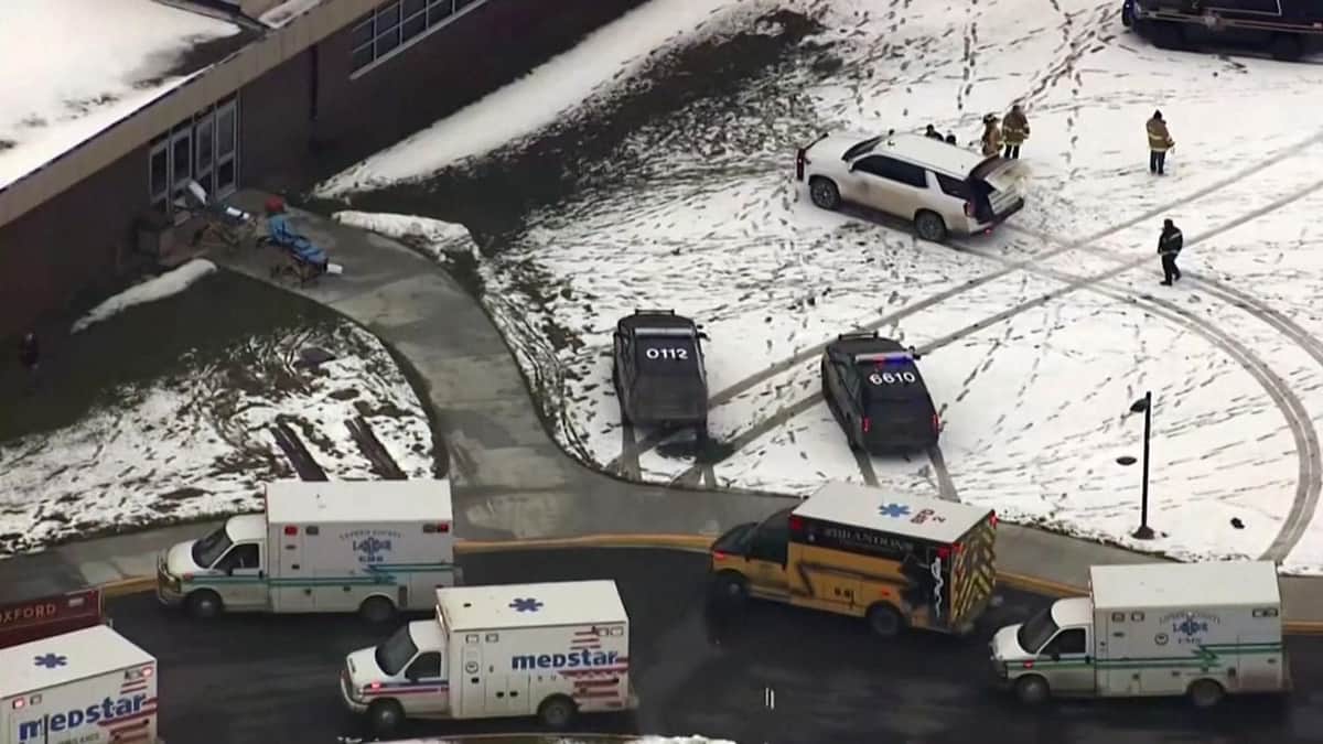 Detienen a responsable de tiroteo en escuela de Michigan, deja 3 muertos y 6 heridos