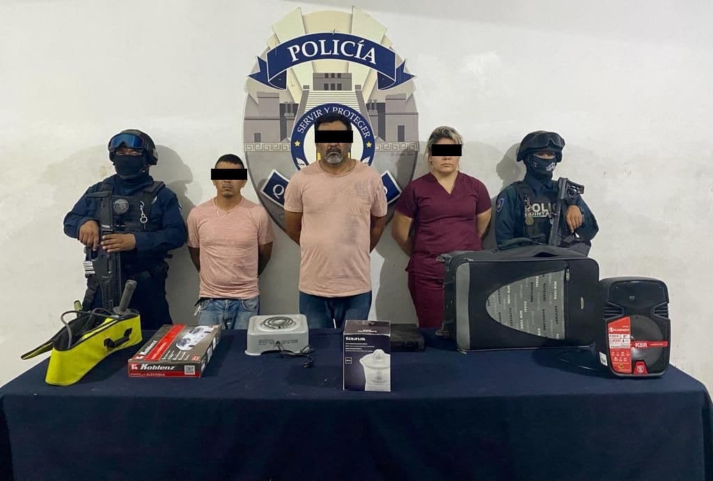 Policía de Quintana Roo asegura a tres personas tras robo a tienda Asís en Cancún