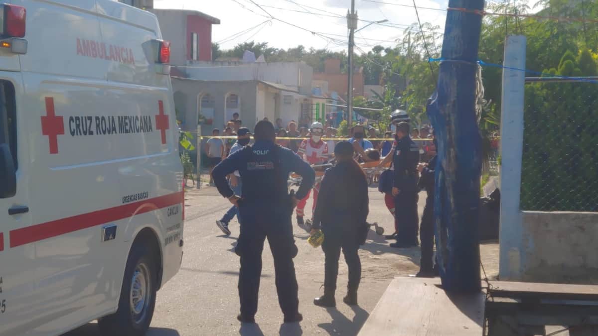 Sicarios en motocicleta hieren a hombre en Cancún