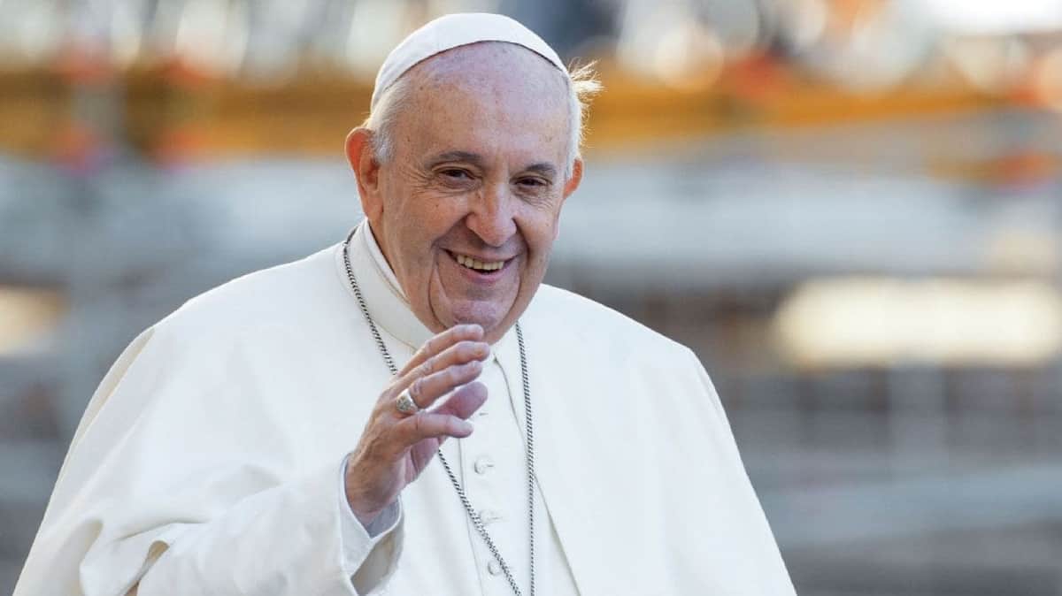 Papa Francisco le juega una broma a seminarista