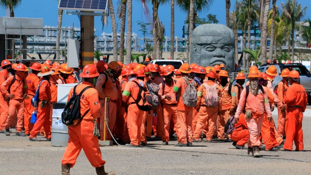 Trabajadores de la Refinería Dos Bocas se van a paro por irregularidades en pago de aguinaldo