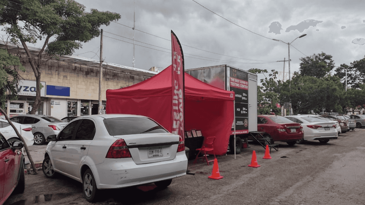 Denuncian que puestos ambulantes dañan la imagen de la terminal ADO en Cancún