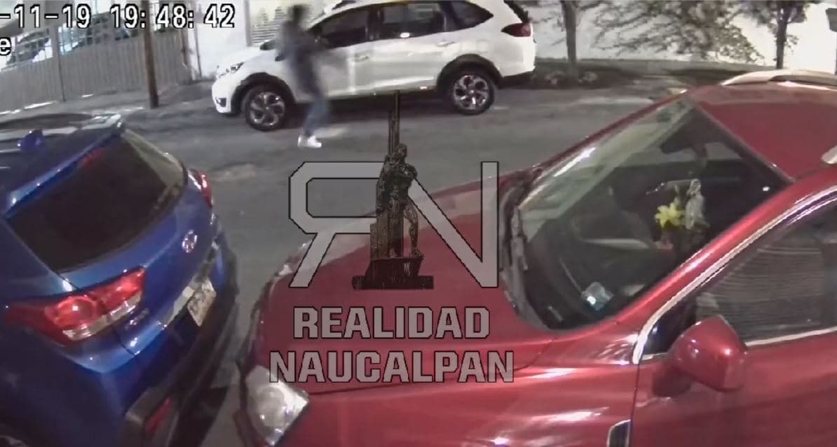 Video: Sujeto persigue a mujer en Edomex, le quita las llaves de su camioneta y se la lleva