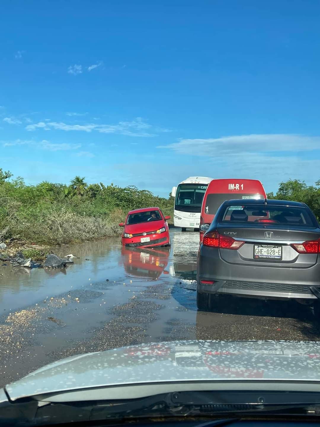 Bache hacia Isla Blanca cobra dos víctimas en un mismo día; exigen sea reparado