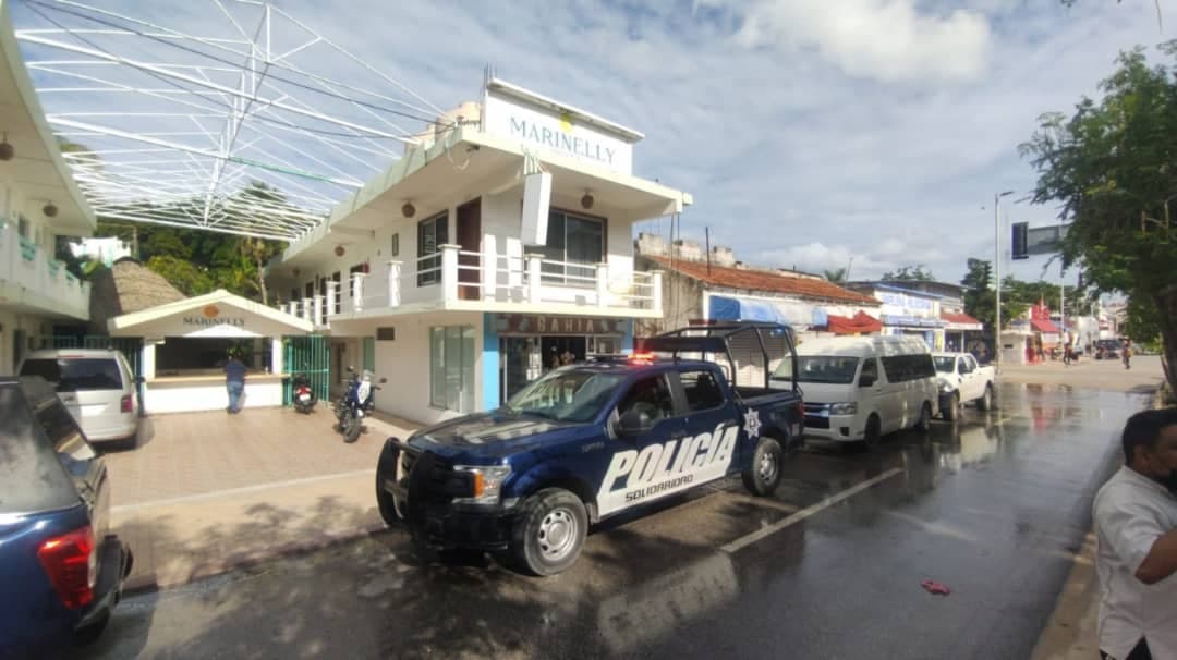 Muere turista en Playa del Carmen, al caer de hotel