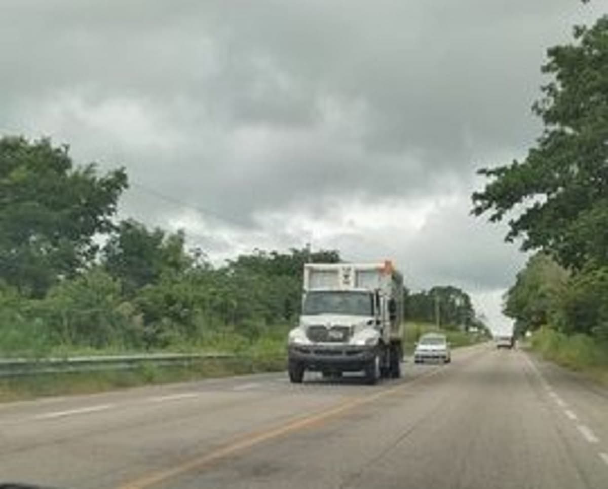 Arriban a Chetumal nuevos camiones recolectores de basura