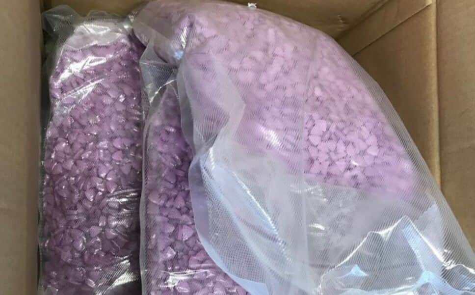 Compran ropa por internet y reciben paquete de droga ¡valuada en 11 millones de pesos!