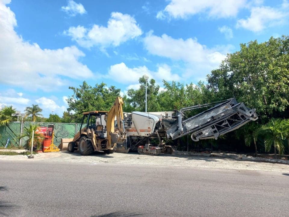 Alertan por presencia de maquinaria junto a Tajamar