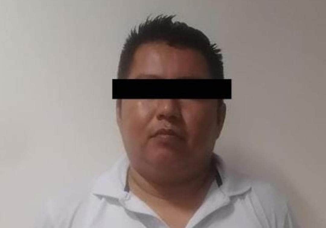 Atrapan en Cancún a traficante de migrantes en van llena de cubanos