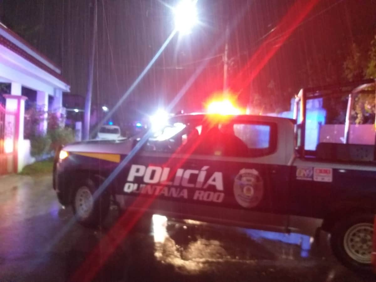 Hallan cuerpo embolsado, tirado en plena vía pública de Cancún