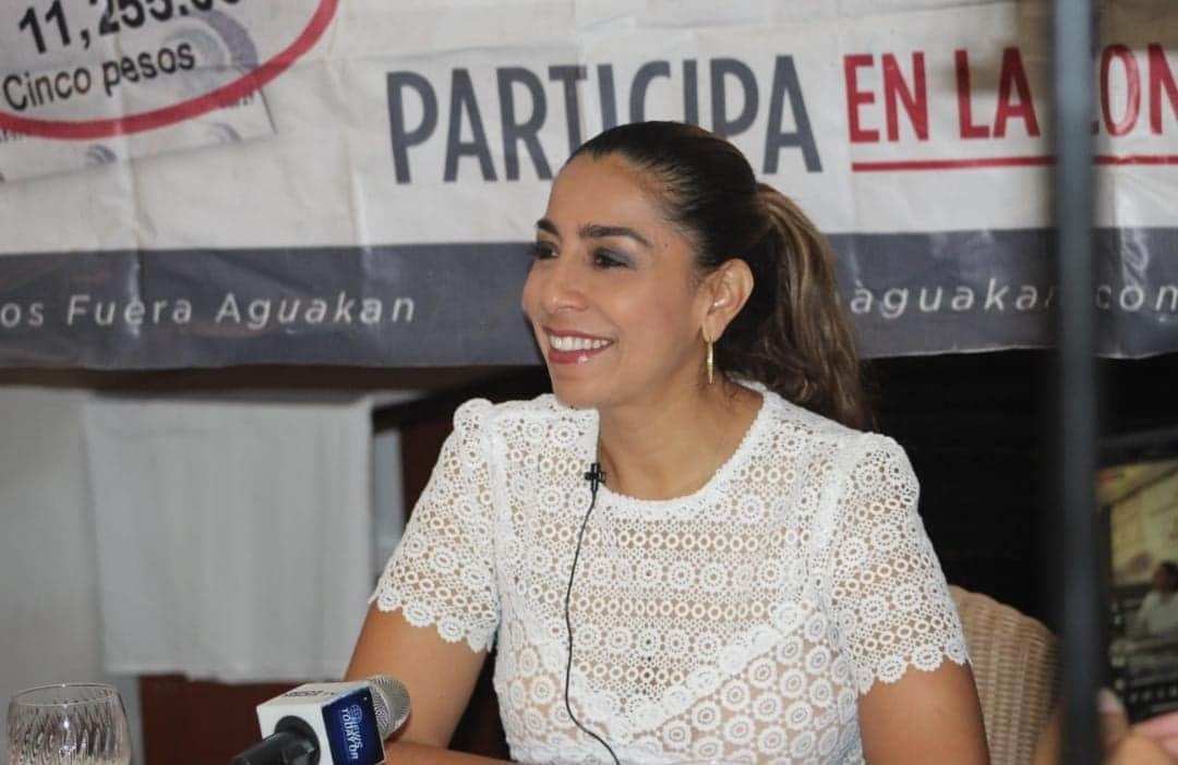 Con uñas y dientes se aferra Marybel Villegas a costosa consulta