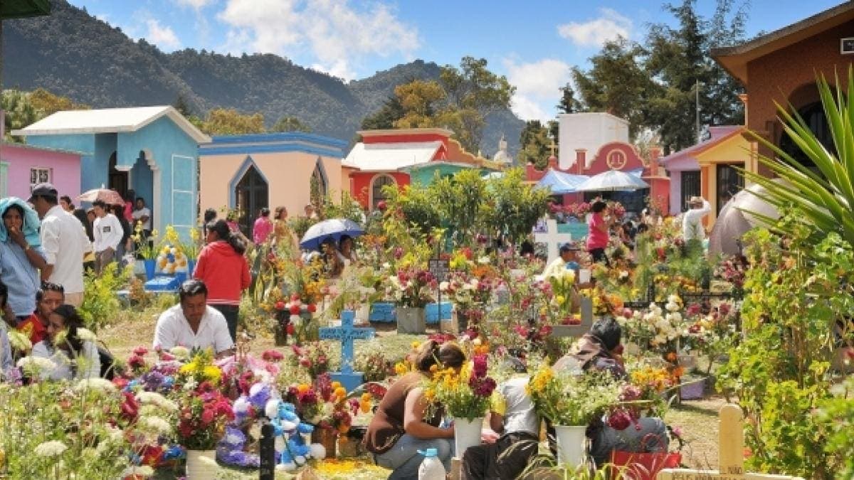 Pomuch; el pueblo de donde sacan los cadáveres para limpiar sus huesos