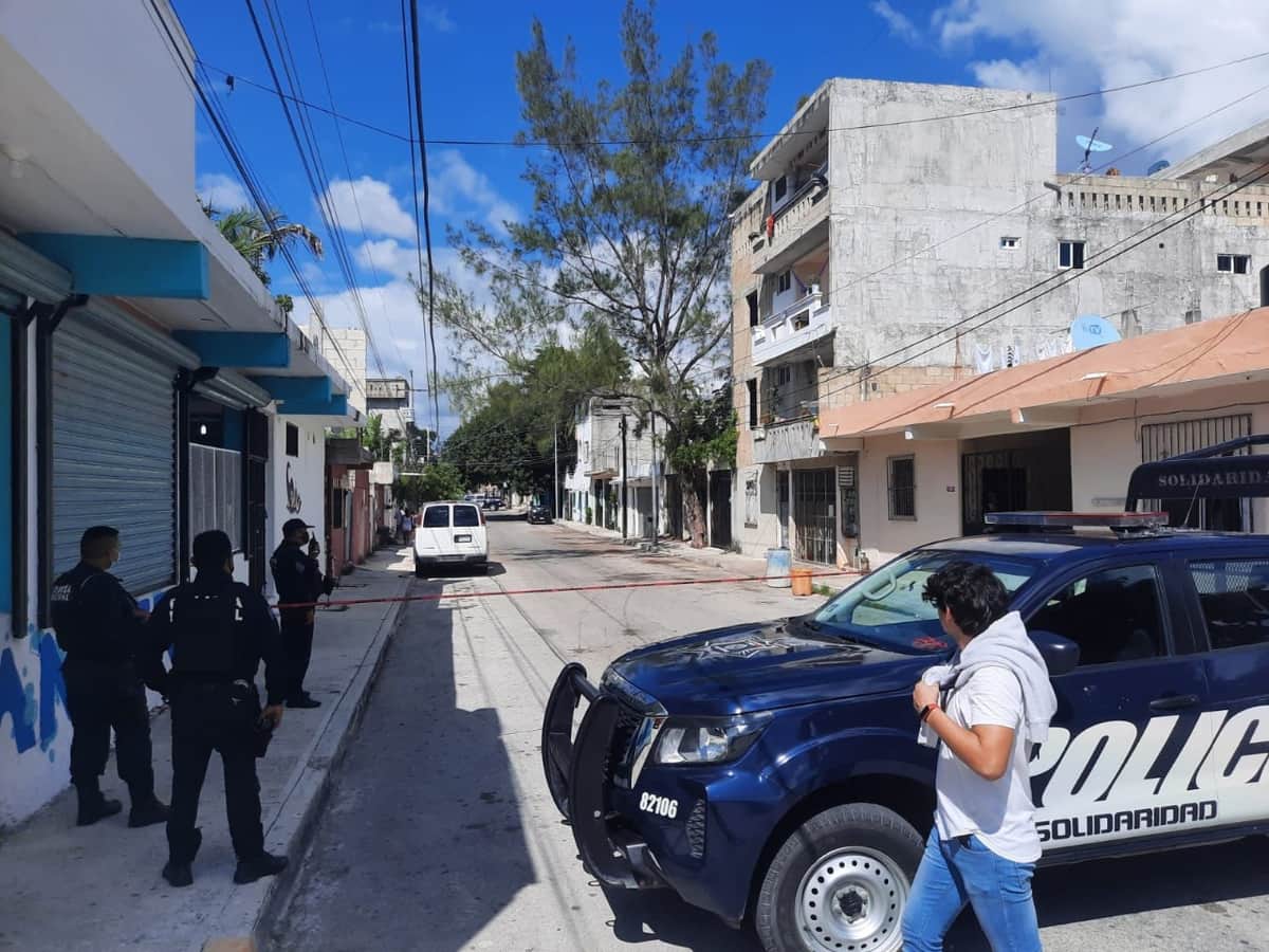 Encuentran restos humanos en dos mochilas, en Playa del Carmen