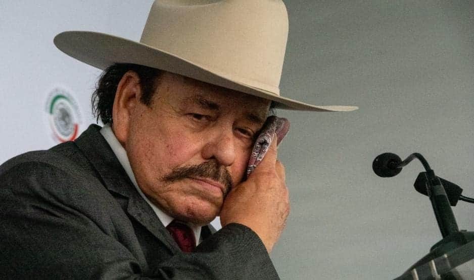 Senador de Morena con contratos millonarios quiere pagar raquíticos aguinaldos