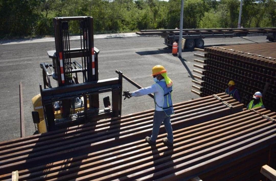 Supera 80% acopio de rieles para tramo Playa del Carmen-Tulum del Tren Maya