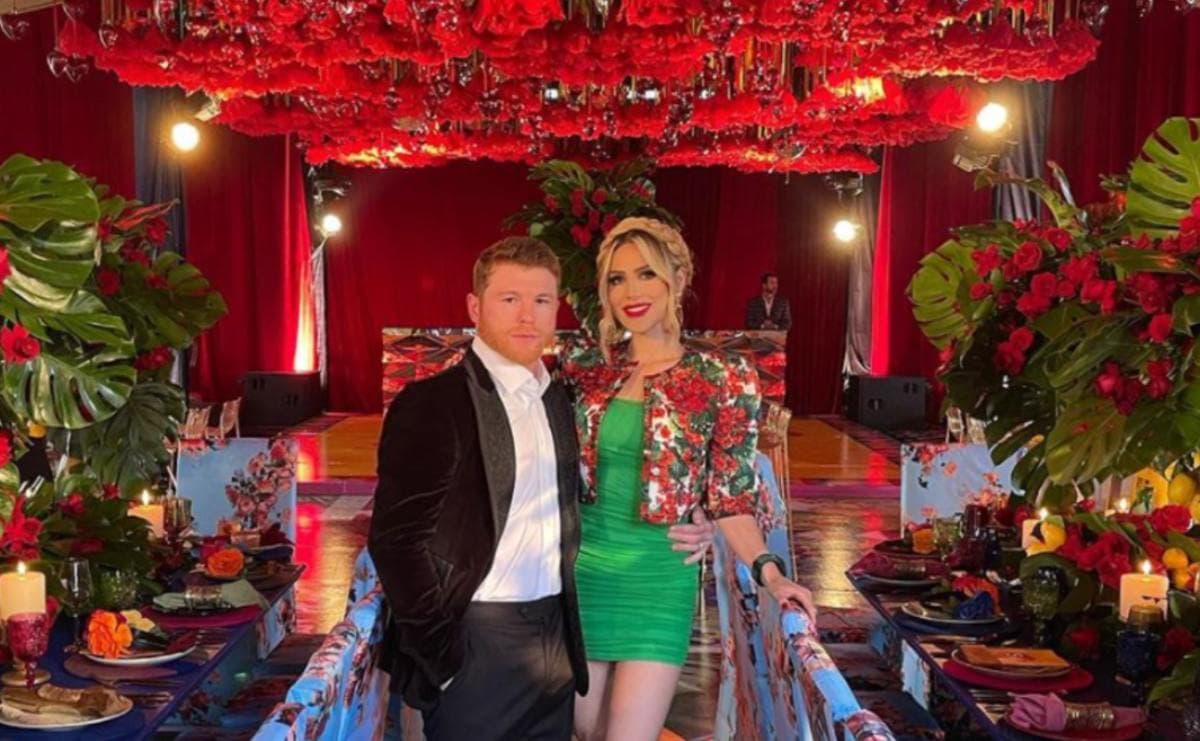 Canelo hace lujosa fiesta de Navidad junto a su familia