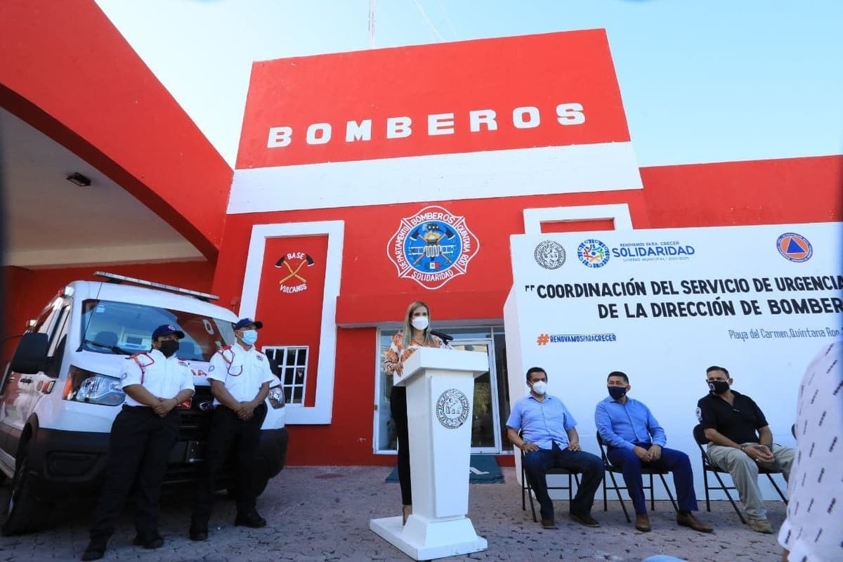 Gobierno municipal entrega ambulancias y fortalece el servicio de emergencias