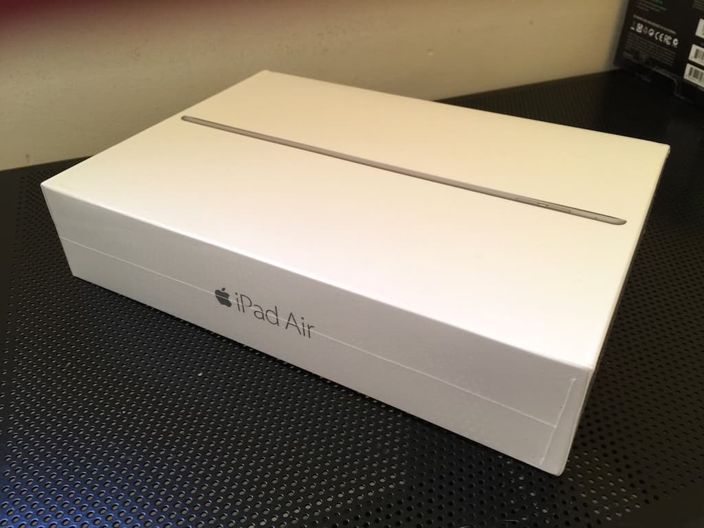 Joven compra una botella de tequila y le mandan un iPad por error