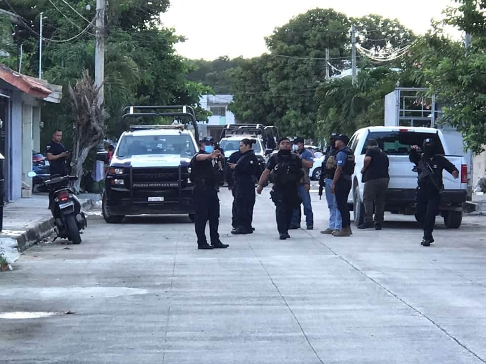 Persecución y balacera en Cancún; hay tres detenidos