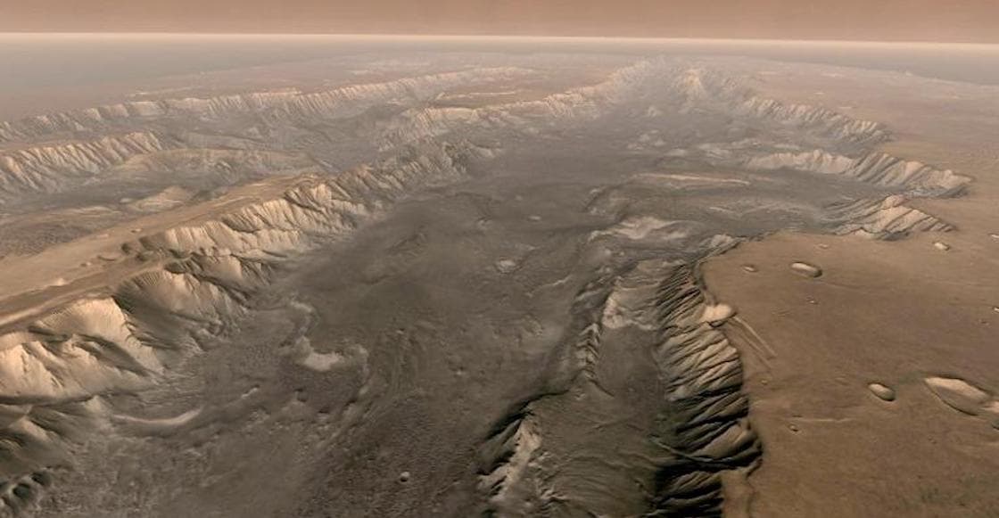 Científicos encuentran grandes cantidades de agua en el "Gran Cañón" de Marte