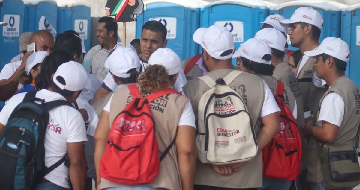 El Tribunal Electoral sancionó a 25 servidores por usar programas a favor de AMLO