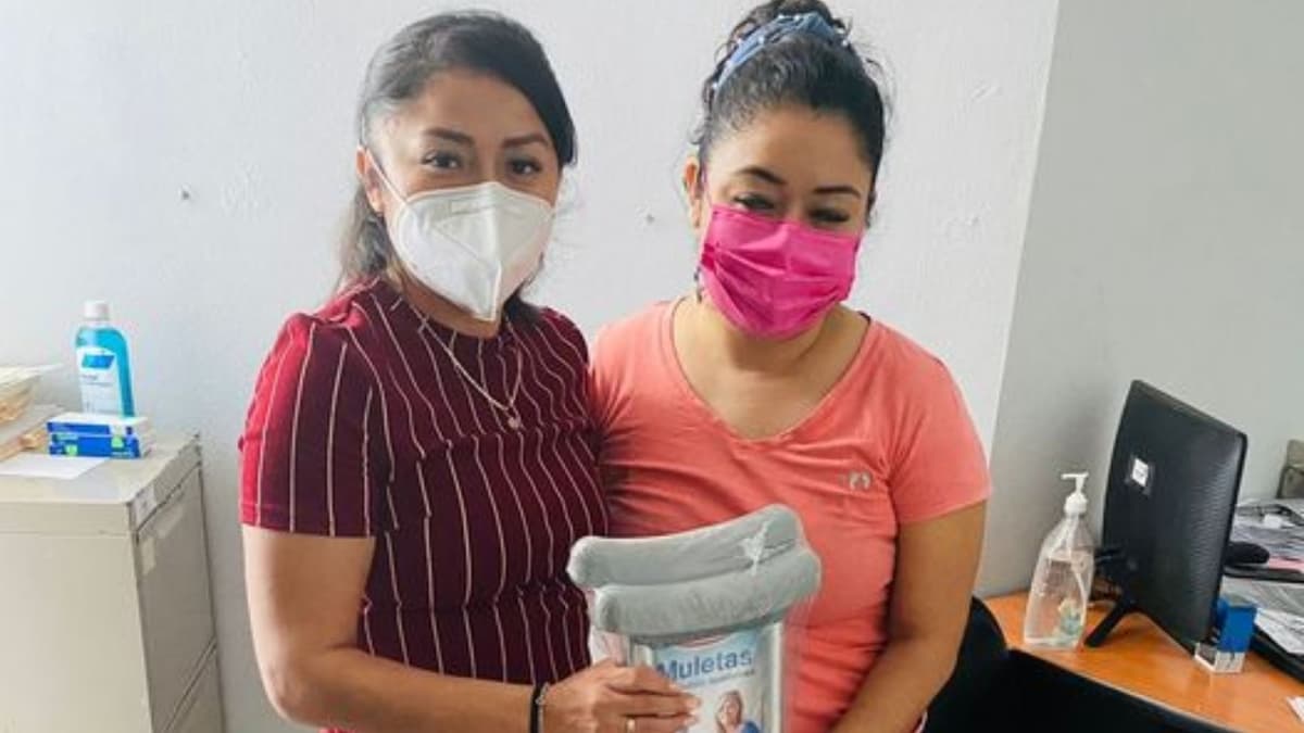 DIF Tulum continúa ayudando a personas con problemas de movilidad donando insumos