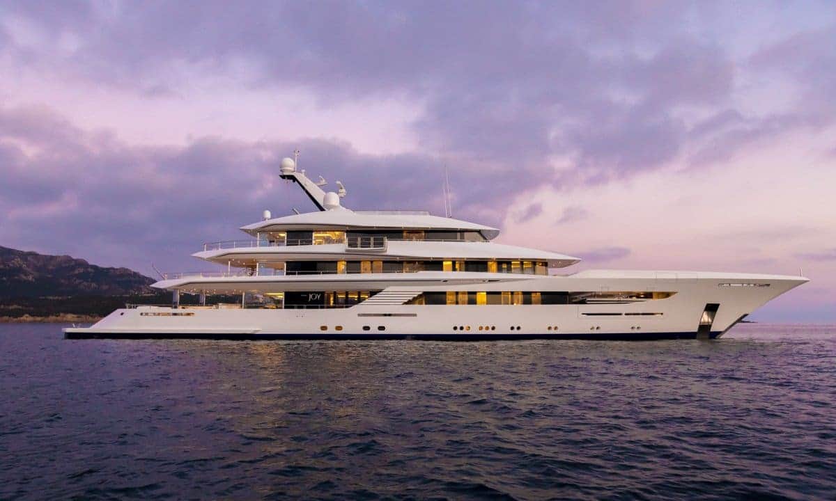 Michael Jordan se compra un lujoso yate con cancha de básquetbol incluida